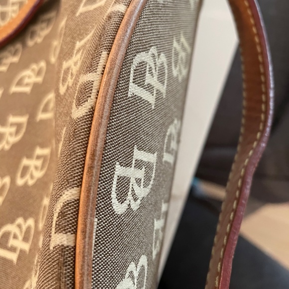 Fashionable Dooney & Bourke Tan Bucket Bag Great Condition - Picture 10 of 10